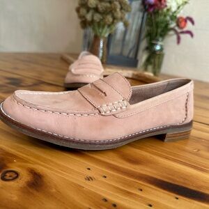 Sperry Women’s blush pink suede loafers 👞 size 7
